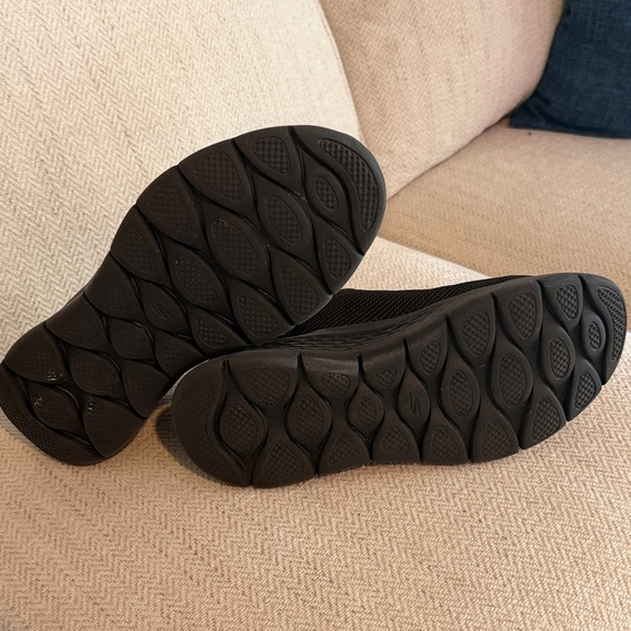 Skechers Go Walk Black Athletic Shoes - Picture 4 of 11